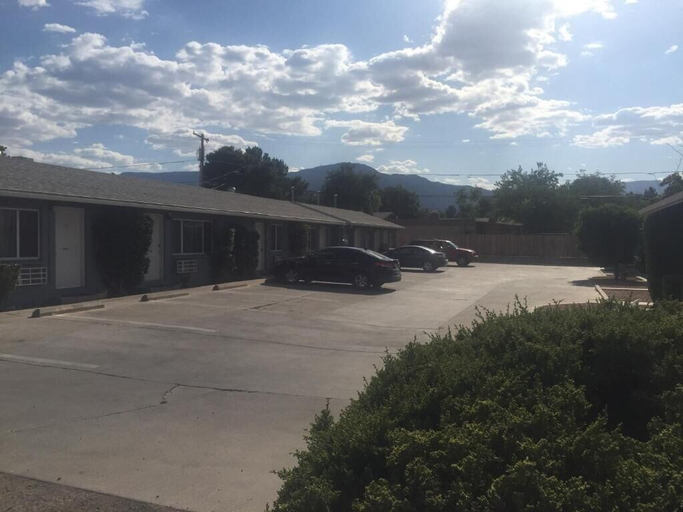 Exterior & Views 2, Little Daisy Motel, Yavapai