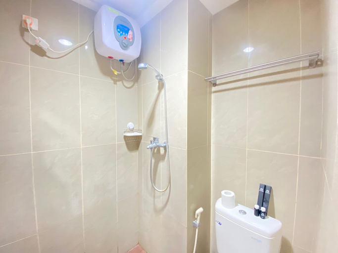 Bathroom 3, Cozy Studio Room At Taman Melati Jatinangor, Sumedang