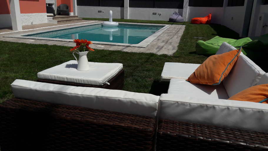 Sport & Beauty 1, Family Villa Pool & Beach, Almada
