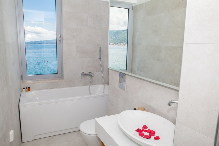 Bathroom 4, Boutique Hotel and Spa Blanc & Bleu - Blanche