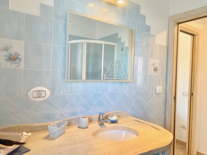 Bathroom 2, Solaria Apartment II, Nuoro