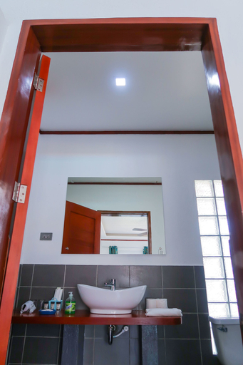 Bathroom 4, Scent of Green Papaya Resort, Panglao