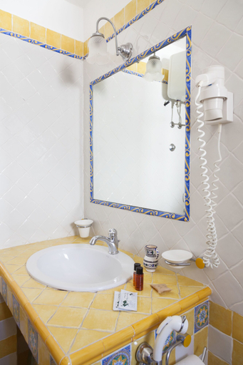 Bathroom 5, Hotel Girasole, Messina