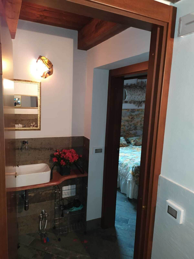 Bathroom 5, MammaColette, Trapani