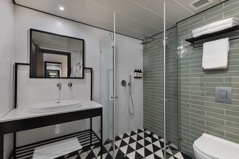 Bathroom 5, The Muse Boutique Hotel Tel Aviv