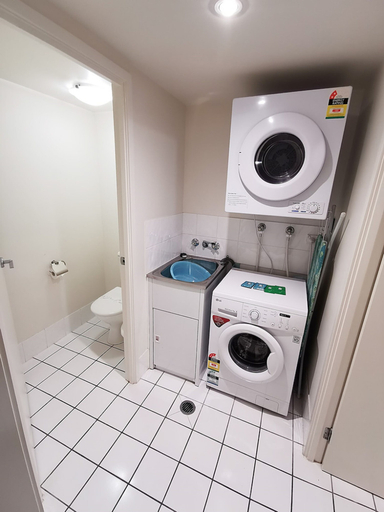 Bathroom 5, Inn on the Park Apartments, Toowong