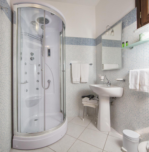 Bathroom 5, Sosta dei Garibaldini, Palermo