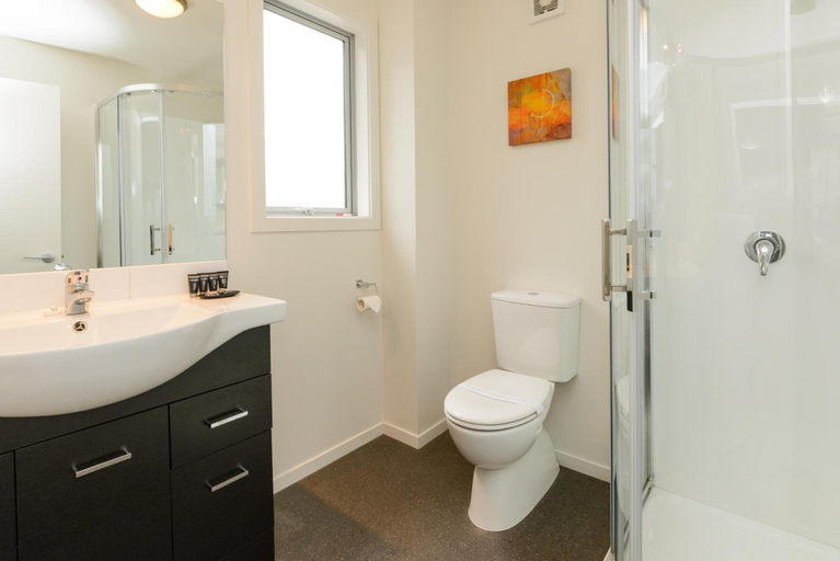 Bathroom 4, Ellena Court Motel, Marlborough