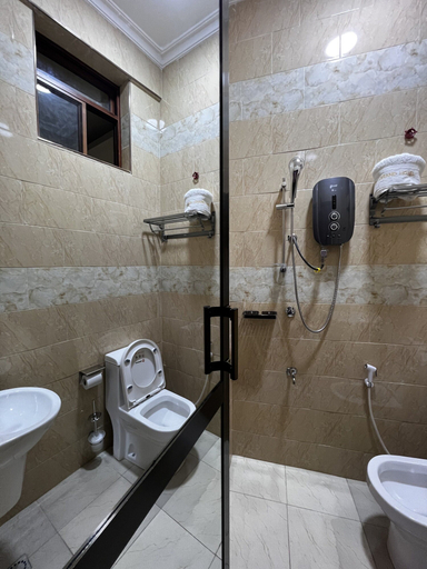 Bathroom 3, Epic Grand Hotel, Arusha Urban