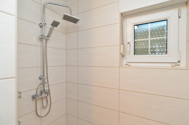 Bathroom 3, Apartment 1739, Medulin