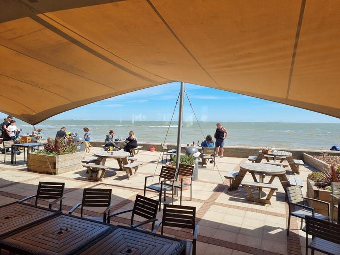Food & Drinks 4, Cosy Static Caravan on East Mersea Island, Essex