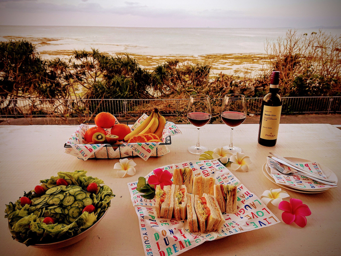 Food & Drinks 5, Maribu Beach House, Onna