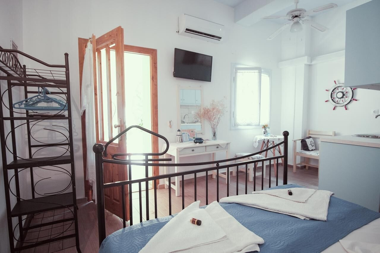 Bedroom 3, Studio Lefaki, Crete