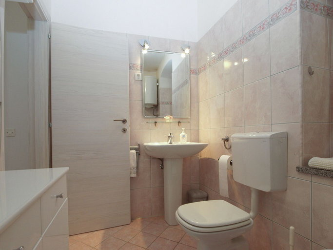 Bathroom 3, Apartment 1872, Fažana