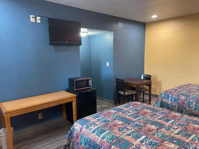 Bedroom 3, Kenwood Court Motel, Wilson