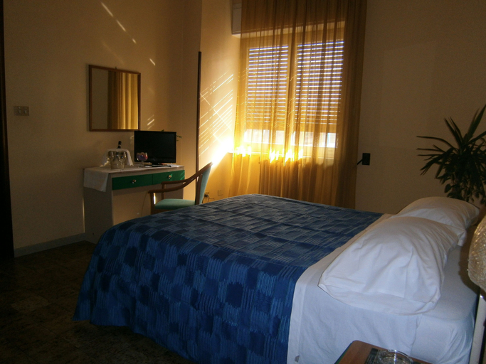 Bedroom 4, Hotel Sole, Salerno