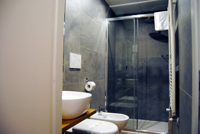 Bathroom 3, Hotel Camilla, Florence