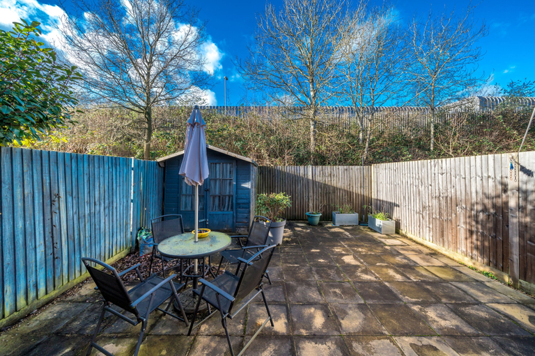 Others 4, Crawley Pet Friendly 1-Bedroom Apartment, West Sussex