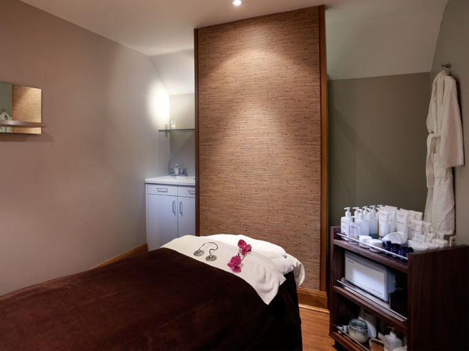 Bedroom 3, Macdonald Alveston Manor Hotel & Spa, Warwickshire