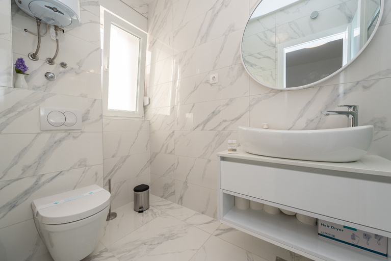 Bathroom 3, Apartments & Rooms Pool Villas Maris B, Novalja