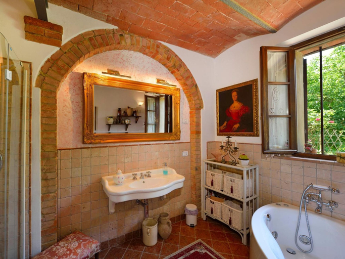 Bathroom 5, La Murata, Siena