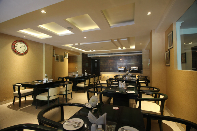 Food & Drinks 4, Hotel Waves, Delhi
