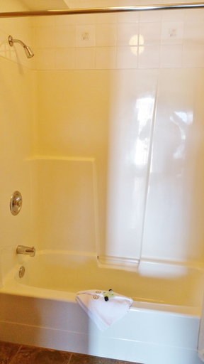 Bathroom 3, Alpine Motel, Thompson-Nicola