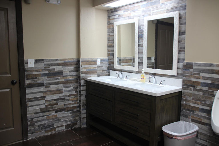 Bathroom 2, Spring House Inn, Porter