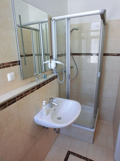 Bathroom 5, Hotel Expo Frankfurt City Centre - Digital Check-In, Frankfurt am Main