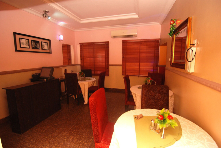 Food & Drinks, Trafford Hotel, AbujaMun