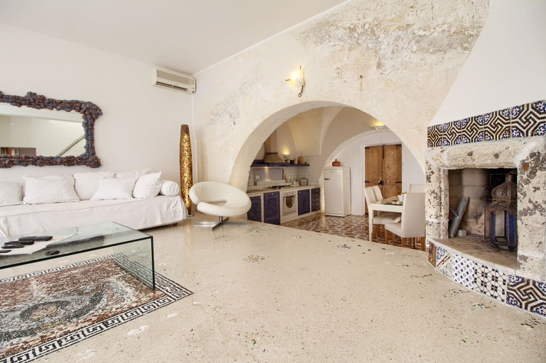 Others 5, New Luxury Attic, Lecce