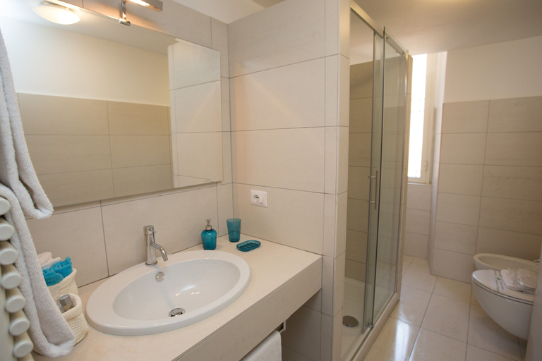 Bathroom 4, Ad 2015 Guesthouse, Rome