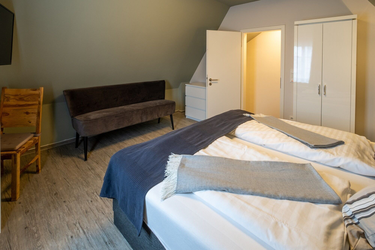 Bedroom 2, Stadthotel Jever, Friesland