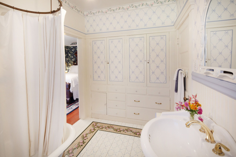 Bathroom 3, Pinschower Inn, Sonoma