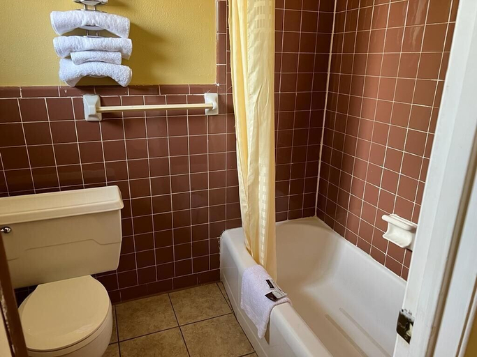 Bathroom 4, Pioneer INN, Clark