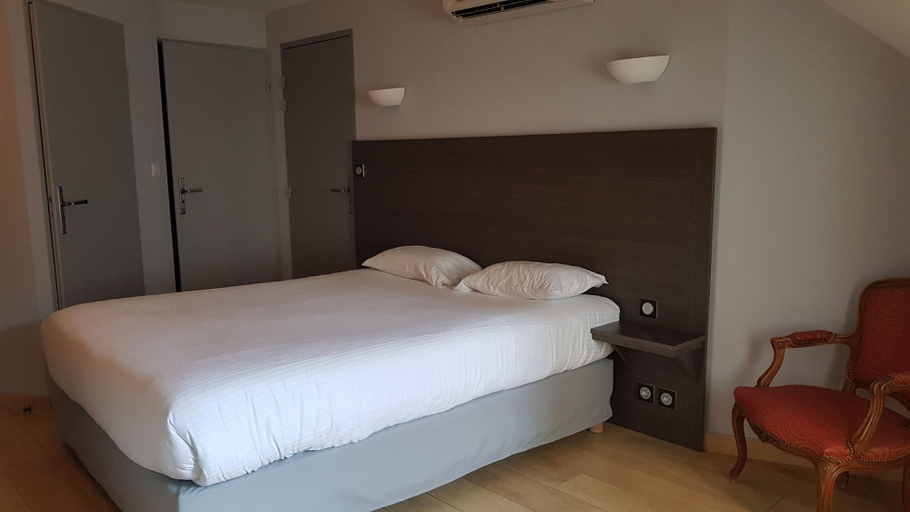 Bedroom 3, Hôtel des Deux Forts, Jura