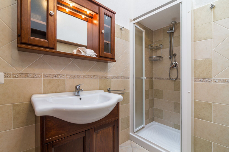 Bathroom 3, Casa Osalla 1, Nuoro