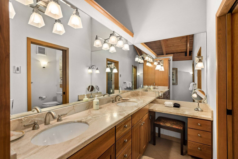 Bathroom 4, Ridge 27, Pitkin