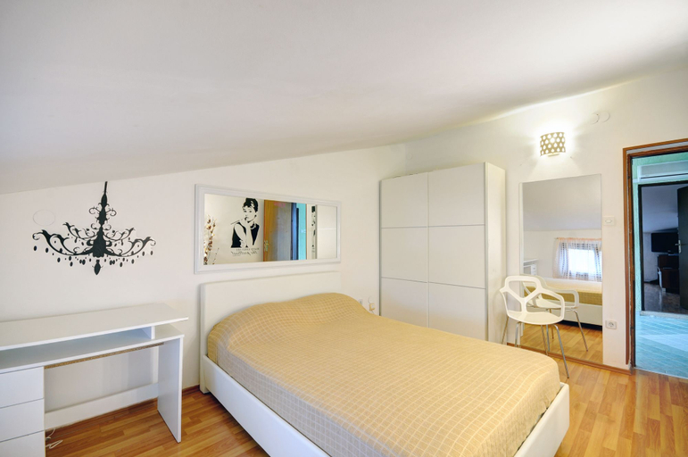 Bedroom 2, Apartment 70, Fažana