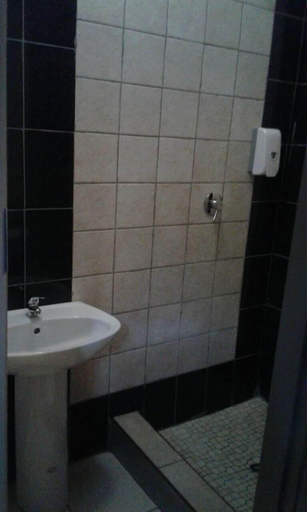 Bathroom 4, Royal Crown Guesthouse, City of Johannesburg