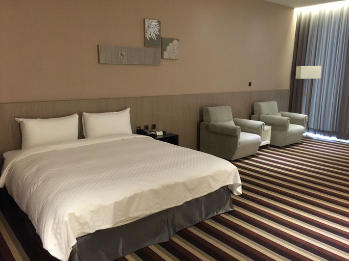 Bedroom 2, Grand Royal Hotel, Miaoli