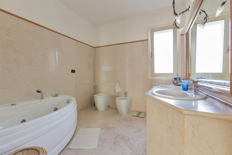 Bathroom 4, Villa Maria Clara, Lecce