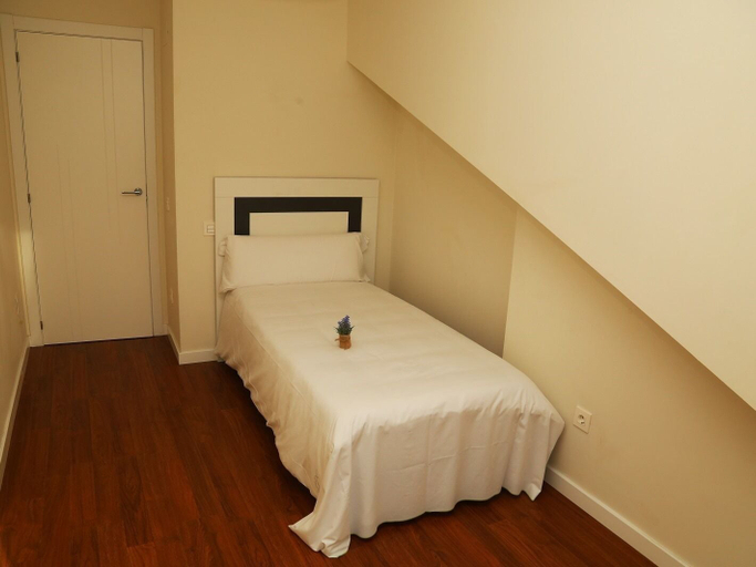 Bedroom 3, Apartamentos Turisticos Puente Romano P2 2-A, Salamanca