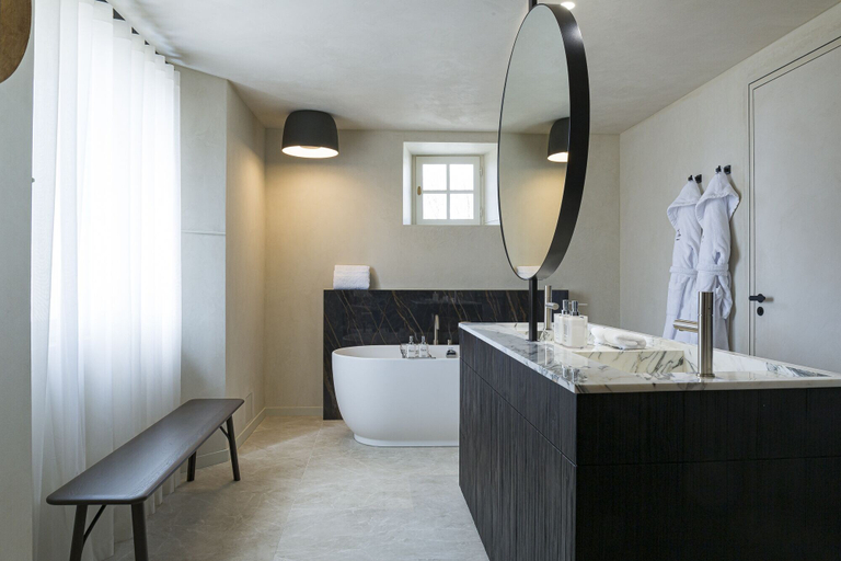 Bathroom 3, Hôtel de Pavie, Gironde