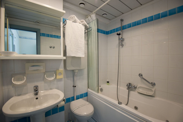 Bathroom 4, Hotel Arizona, Rimini