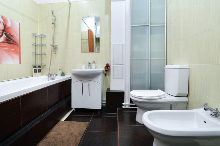 Bathroom 3, PaulMarie Apartments on Lenina Avenue, Homyel'