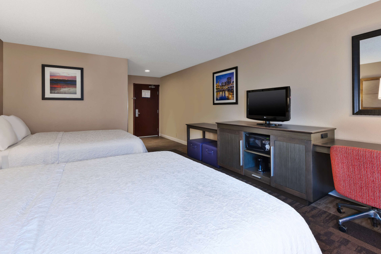 Bedroom 3, Hampton Inn Waterbury, New Haven