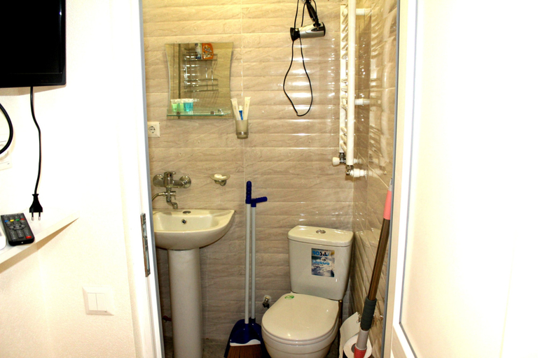 Bathroom 4, Old Avlabari Rooms, Tbilisi