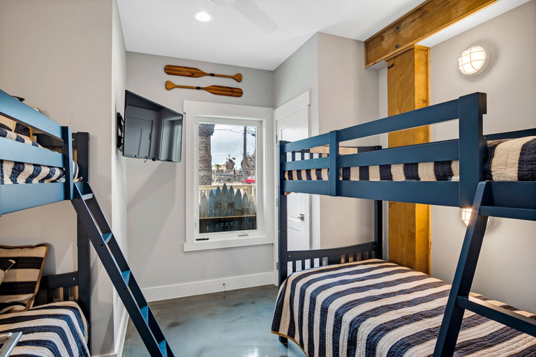 Bedroom 2, The Wild Horse, Nueces