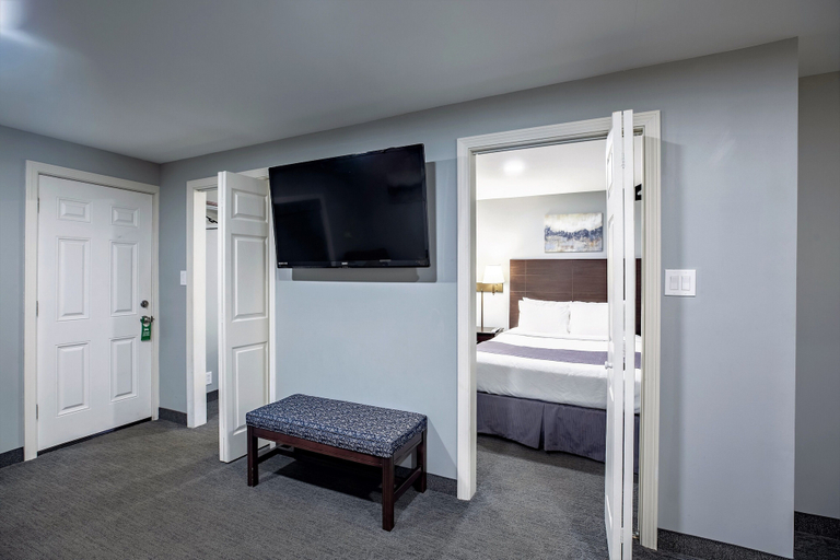 Bedroom 3, Mt Madison Inn & Suites, Coos